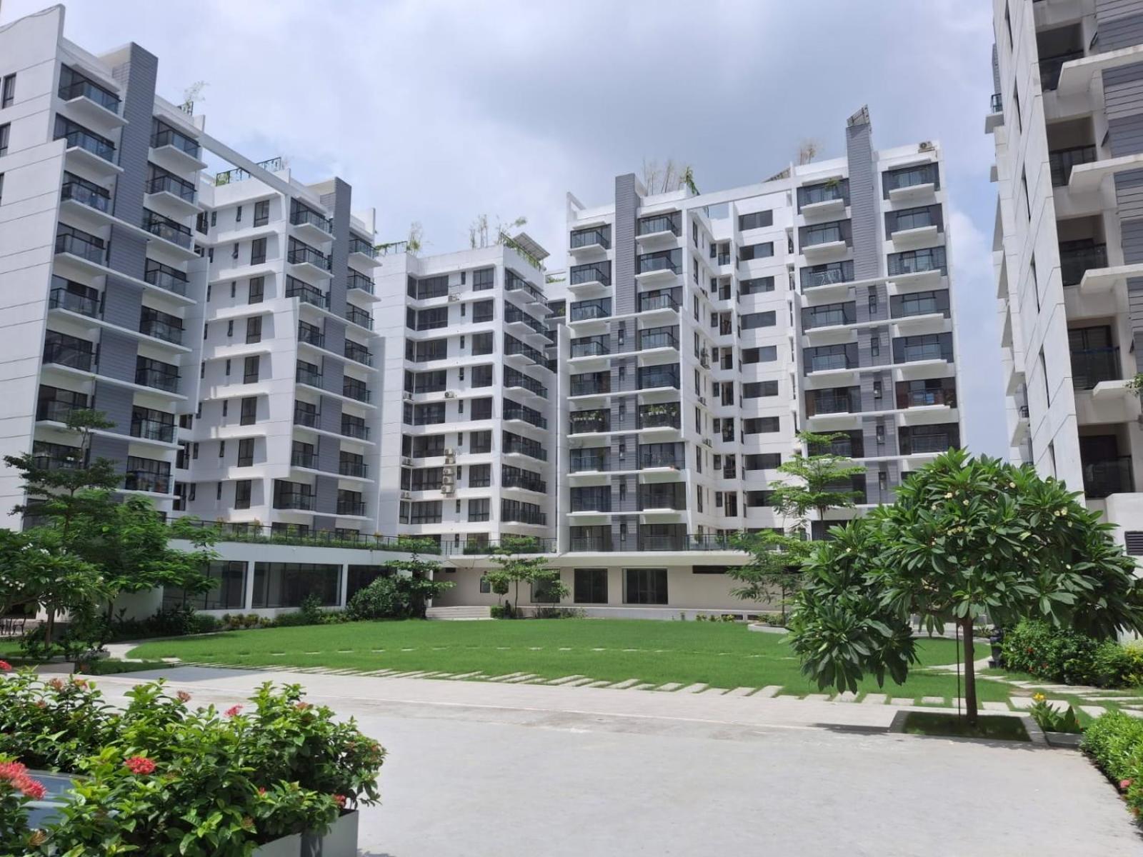 Elegant Secured Family Apartment With Open Space Dhaka Ngoại thất bức ảnh