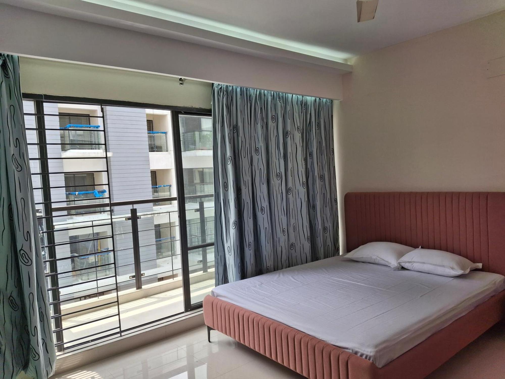 Elegant Secured Family Apartment With Open Space Dhaka Ngoại thất bức ảnh
