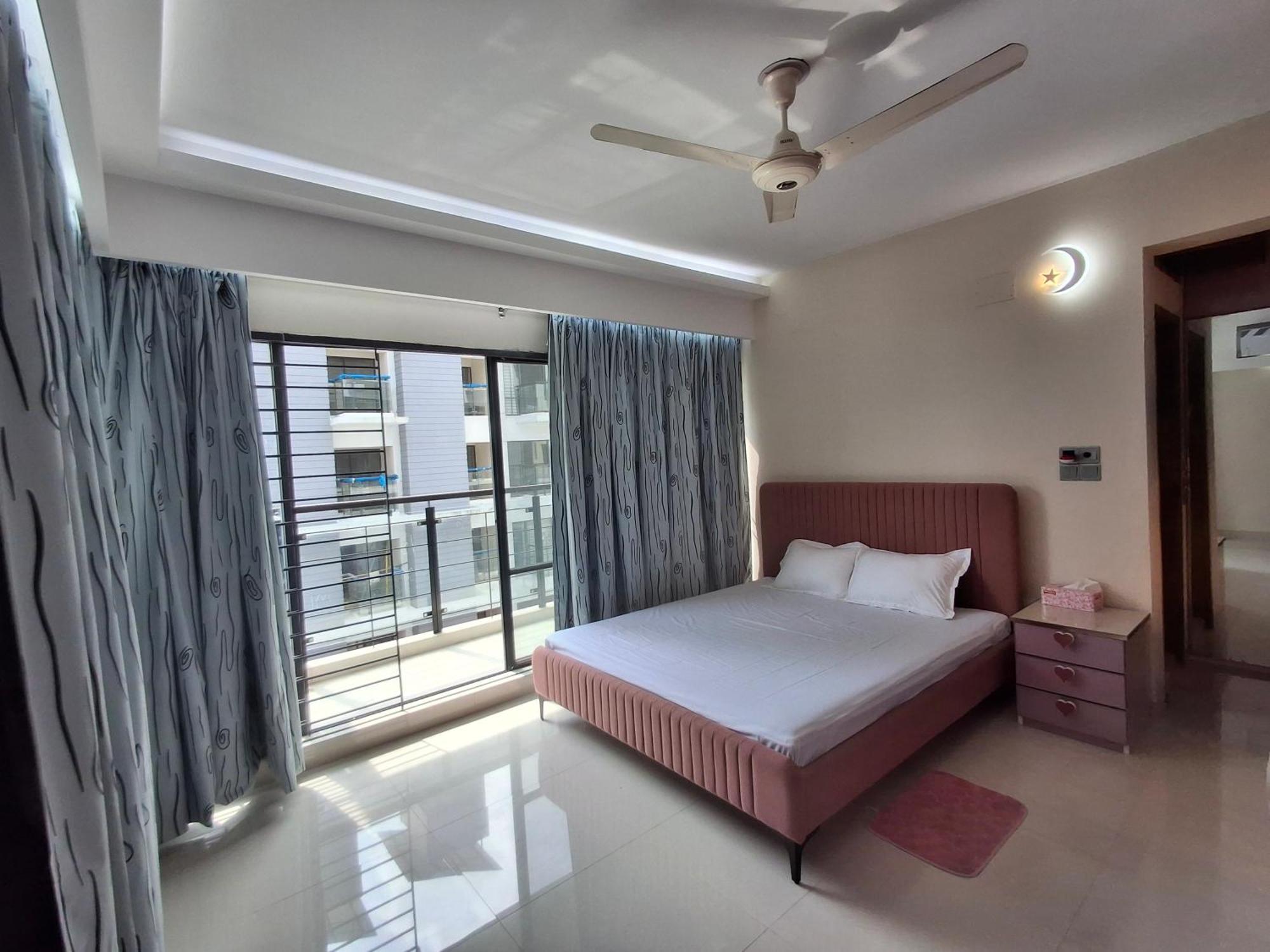 Elegant Secured Family Apartment With Open Space Dhaka Ngoại thất bức ảnh