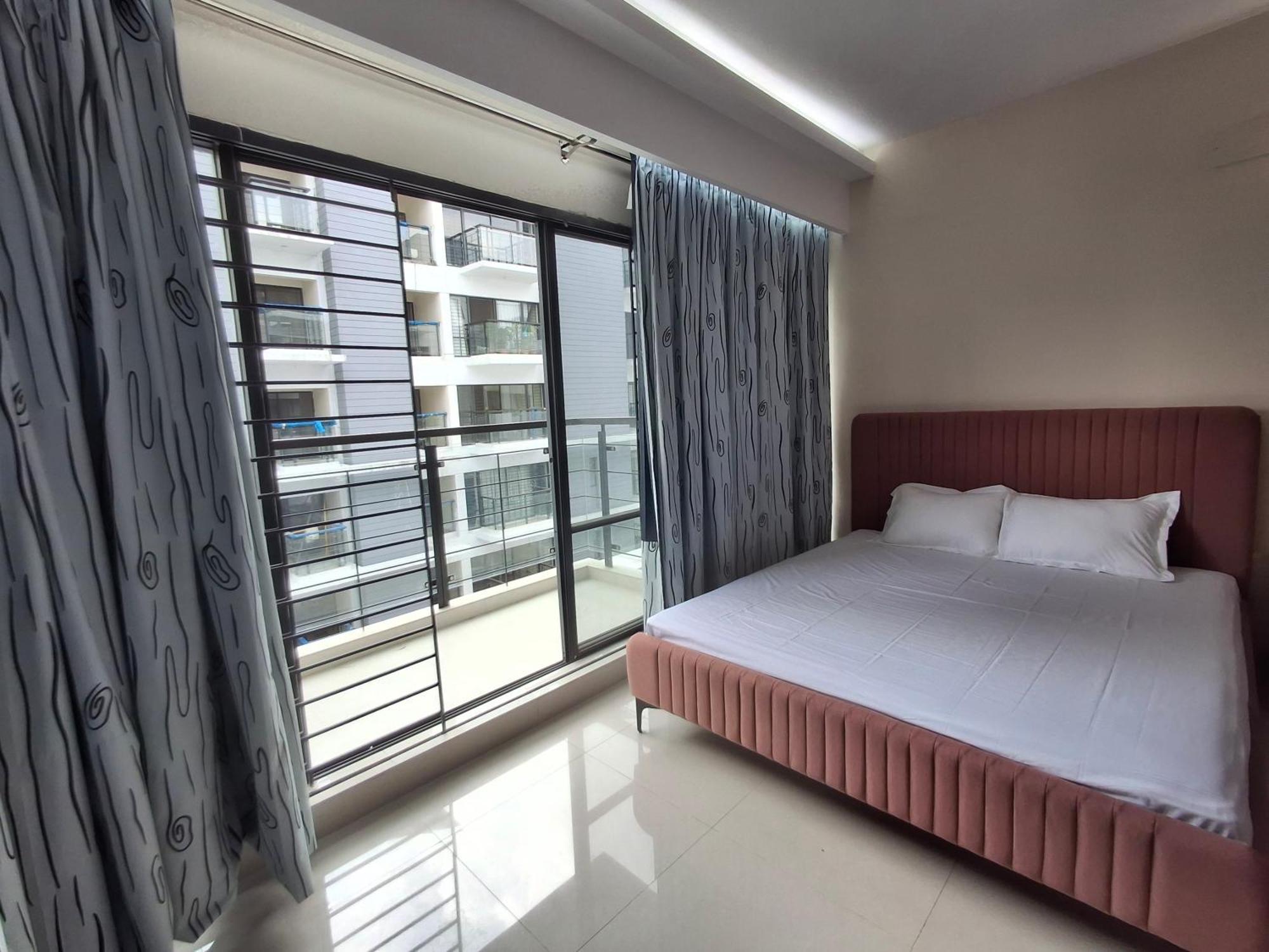 Elegant Secured Family Apartment With Open Space Dhaka Ngoại thất bức ảnh